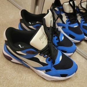 Womens puma sneakers